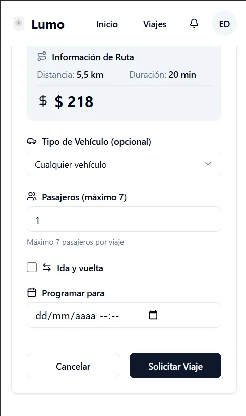 Confirmación de ruta, precio estimado, tipo de vehículo y solicitud de viaje.